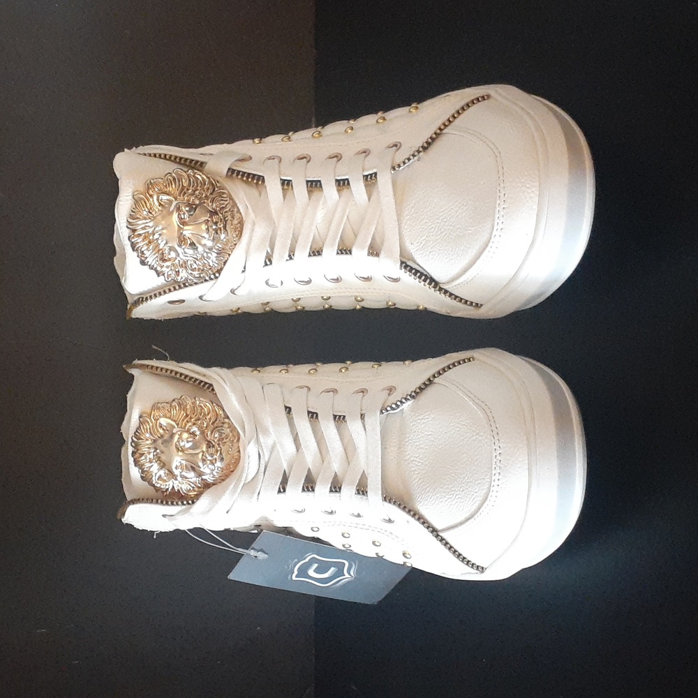 White high top men sneakers